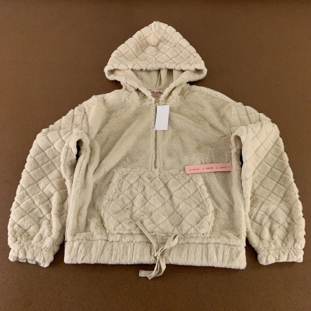 **Size XL Beautiful Cozy Faux Fur Light Tan Hooded 1/2 Zip Cropped Pullover